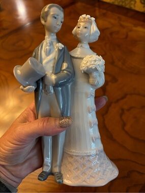 Lladro Porcelain Figurine in White and Gray Vintage Bride and Groom Cake Topper